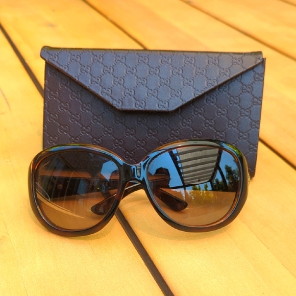 Gucci Brown Oversized Sunglasses with Tortoiseshell Frame - Great Condition - Picture 2 of 6